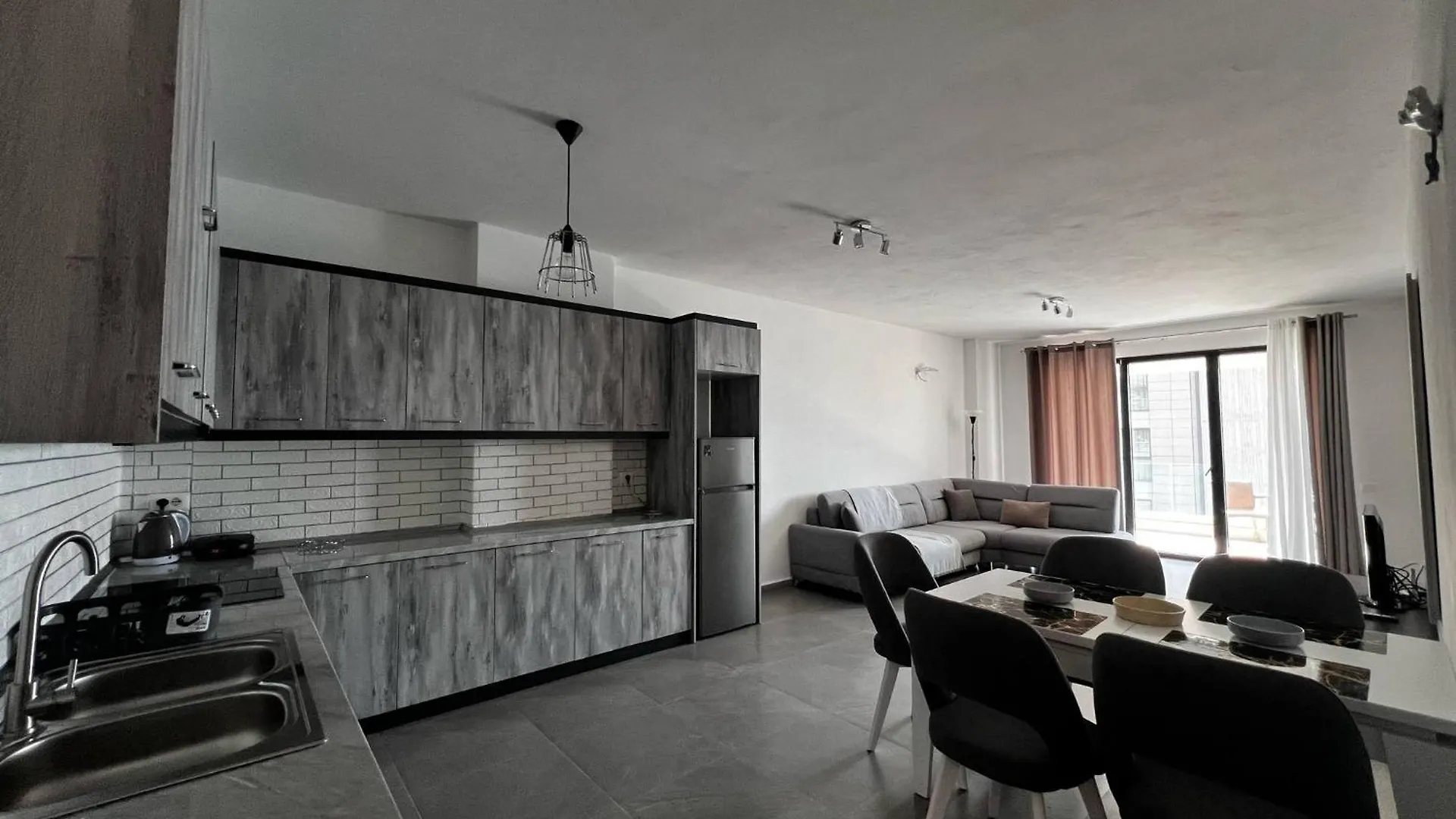 Dajana Apartments Sarandë 0*,
